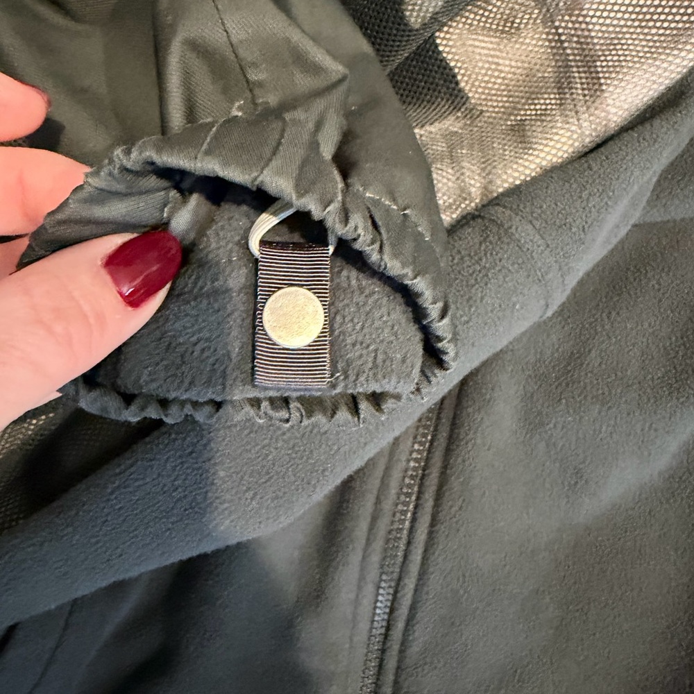 The North Face Kids' XL Charcoal and Black Hyvent jacket - Picture 5 of 10